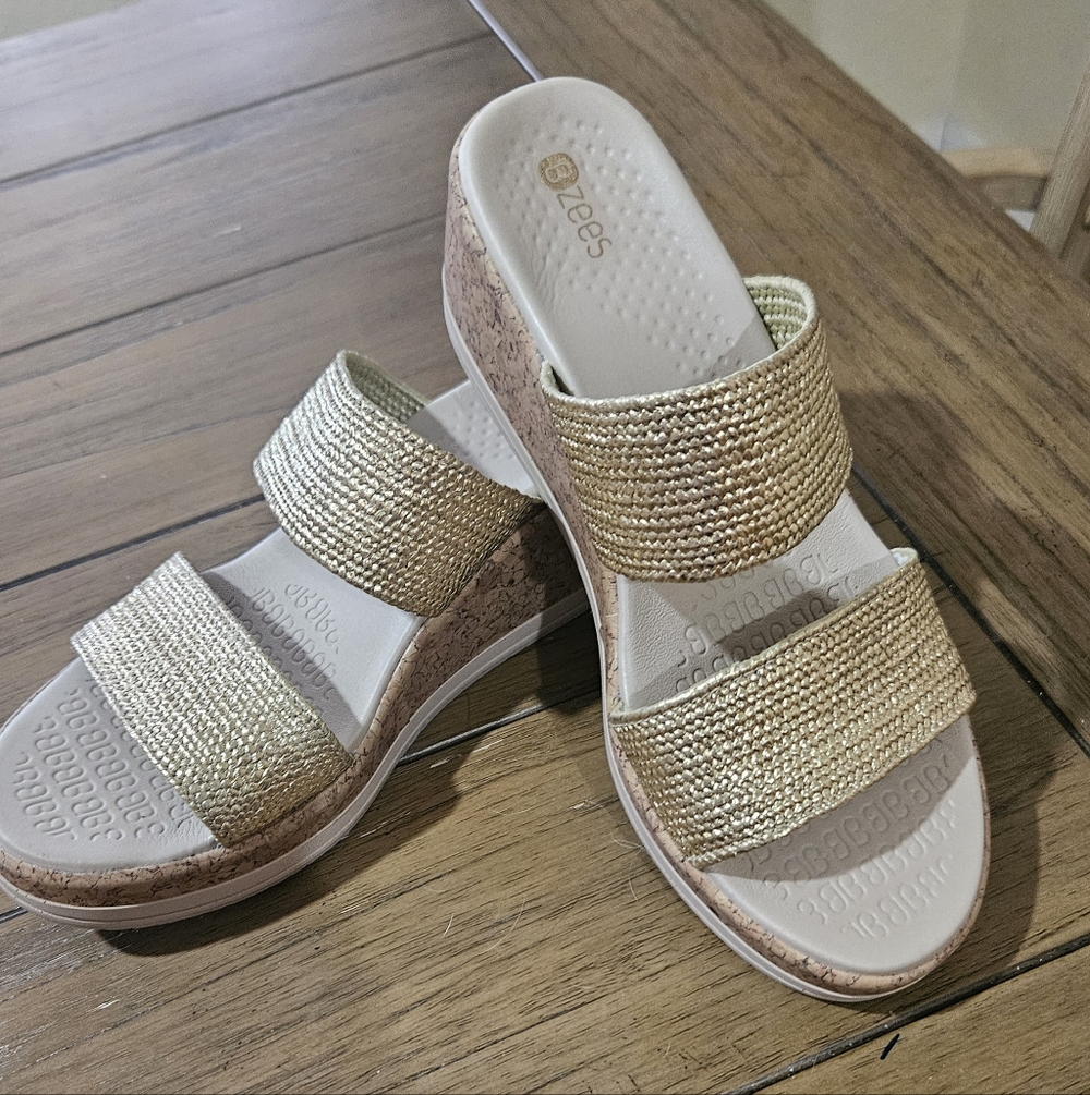 New  Bzees Lifestride Resort Wedge Sandal Womens Sz 8  M Gold Slip On